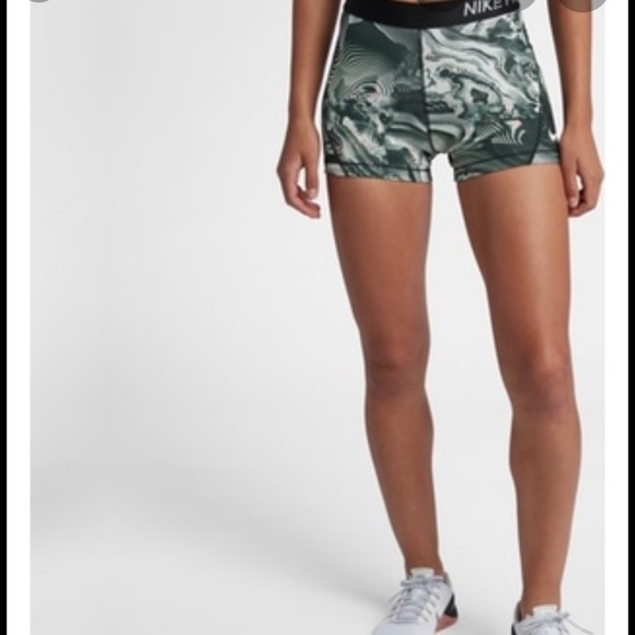 nike pro 3 inch shorts size small
